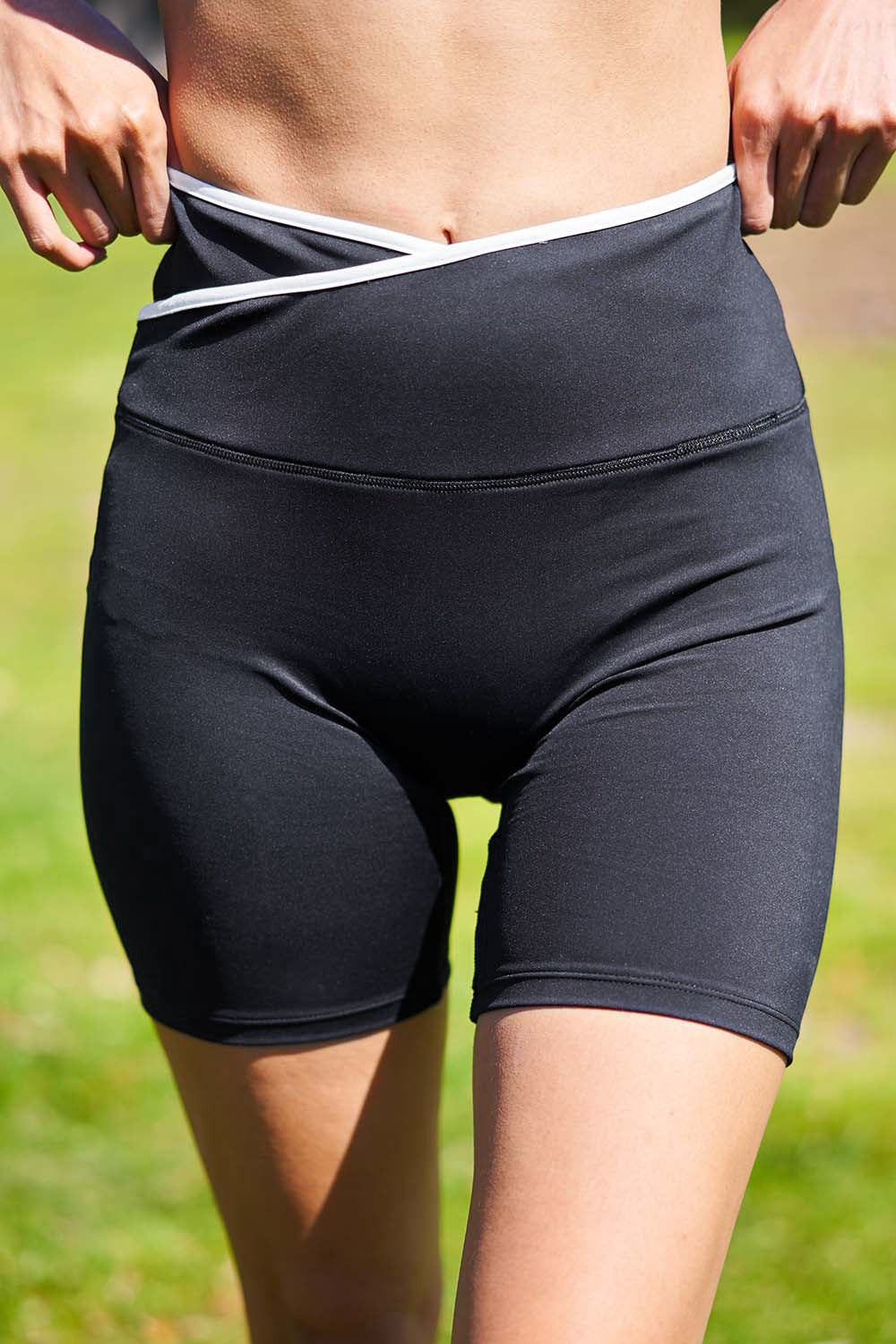 VESPR Crossover Waist Colorblock Bike Shorts - LIFESTYLE DETAIL