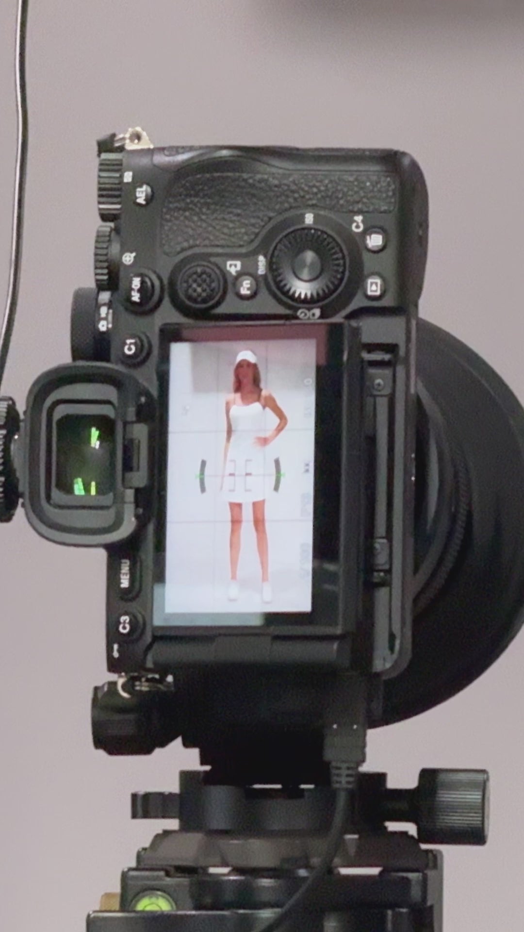 vespr_active_contrast_tennis_dress_video_02