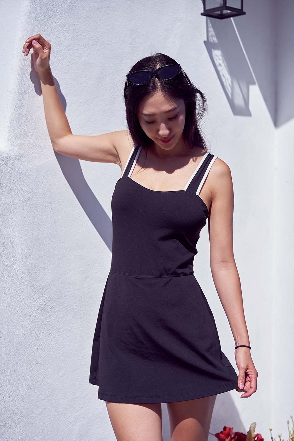 CONTRAST TENNIS DRESS WITH OPENING