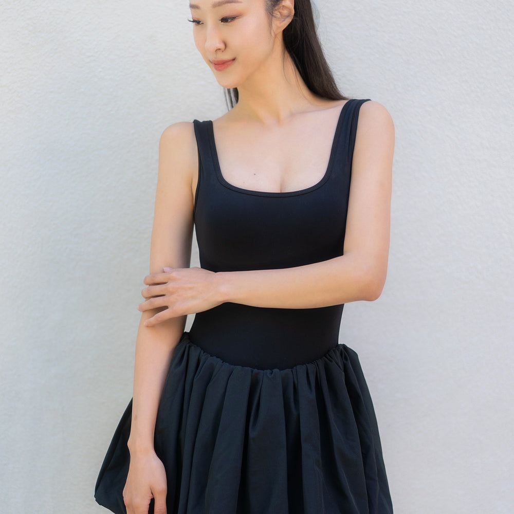
                      
                        vespr_active_bubble_dress_black_front
                      
                    